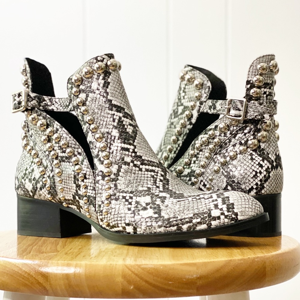 New JEFFREY CAMPBELL 10 Rylance Studded Bootie